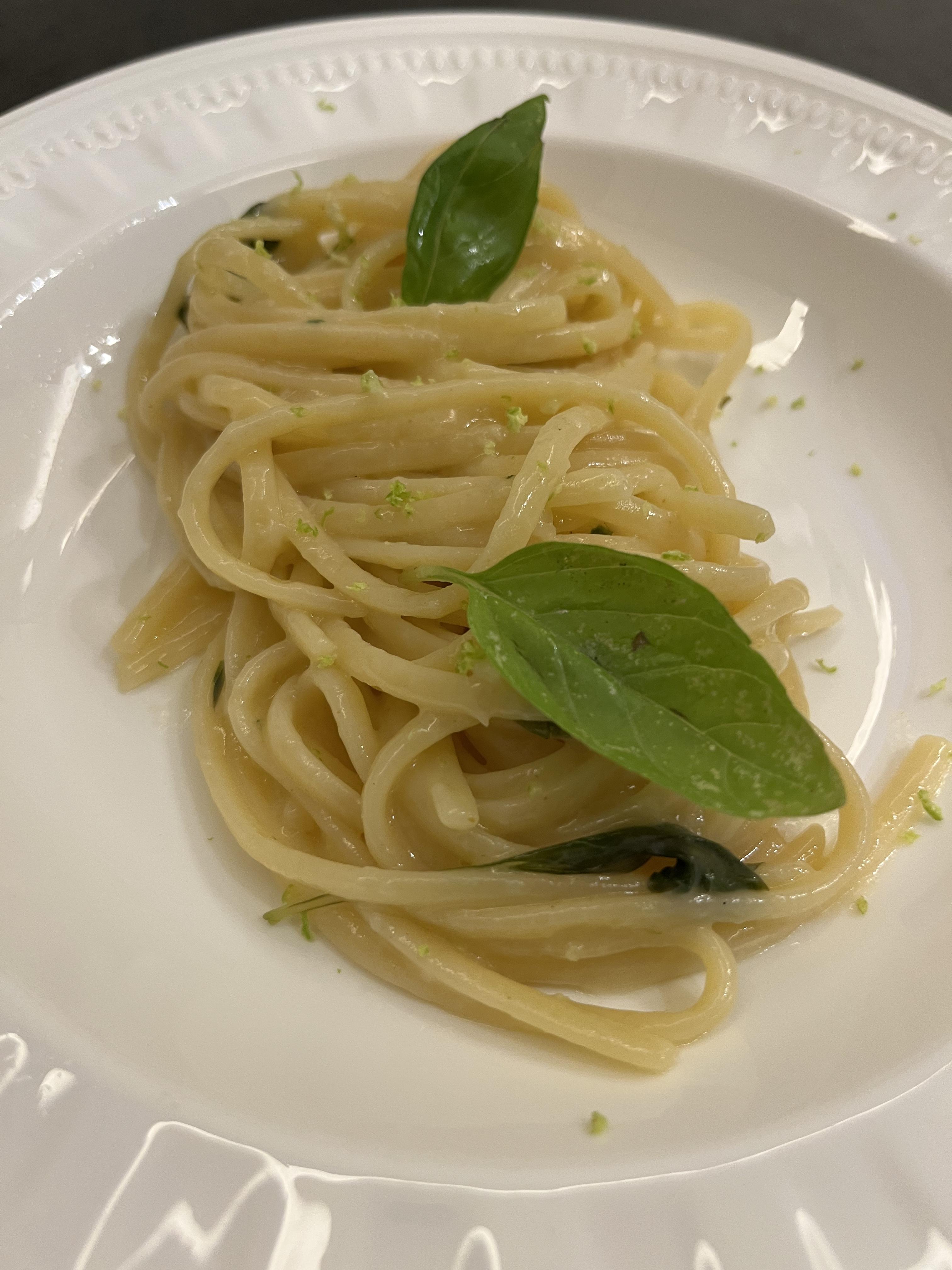Spaghetto limone e basilico